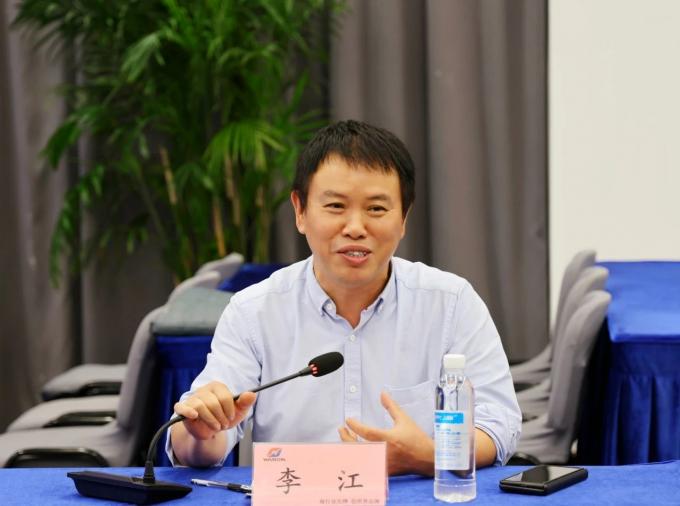 dernière actualité de l’entreprise concernant le séminaire d’apprentissage du groupe professionnel d’éclairage anti-pression et sécurité électrique des experts du Bureau d’administration d’urgence de Shanghai organisé chez Warom. 1