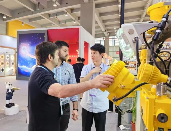 The 'Canton Fair' blooming 'WAROM' style