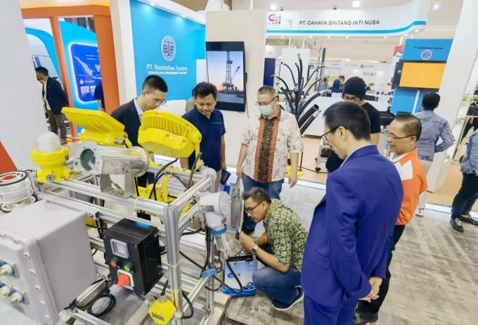 latest company news about Warom Intelligent Manufacturing shining Indonesia OGI oil and gas exhibition  4